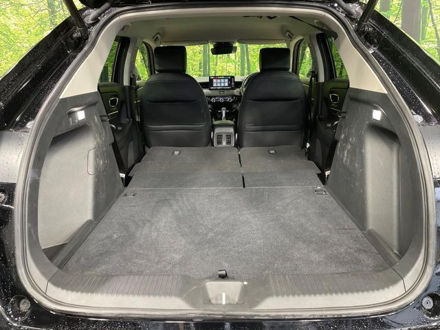 後席を格納すると、これだけの広さが!シーンに合わせたシートアレンジで、大きな荷物も積むことが出来ます♪