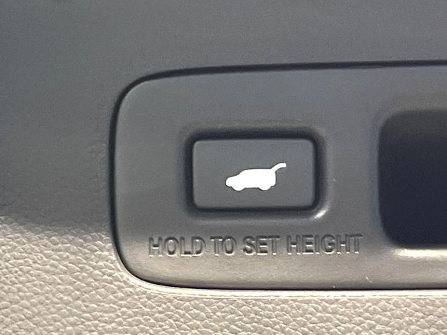 【パワーバックドア】スマートキーや運転席のボタンを押すだけでリアゲートが自動で開閉します!荷物を持っている時や、高い位置にあるバックドアを閉める際に便利な機能です♪