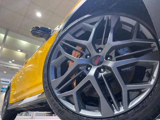 �y����19�C���`�A���~�z�C�[���z�O�ςɃ}�b�`���������A���~�z�C�[���𑕒����Ă���܂��B�e��ЊO�A���~�z�C�[����A�X�^�b�h���X�^�C�����戵�����Ă���܂��B���񂲑��k����������