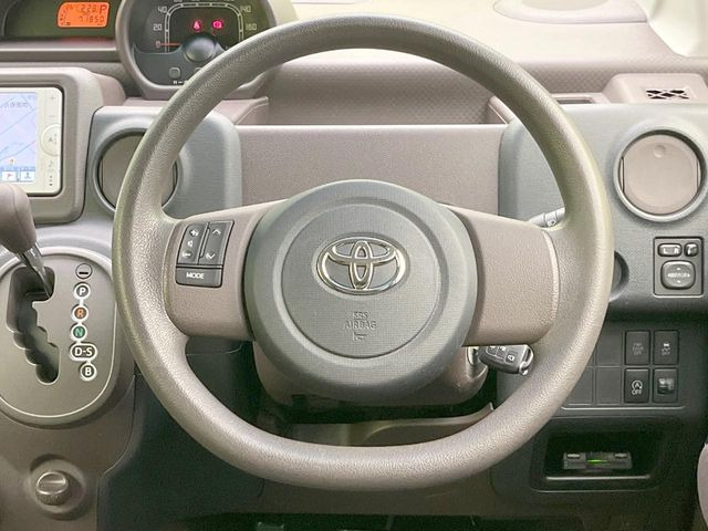 【ステアリングスイッチ】運転中、前方から目線をそらすことなく、オーディオ等の操作が可能な便利機能!安心&快適なドライブを演出してくれます♪