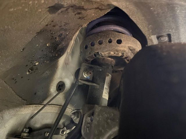 【H&Rサスペンション】スポーツカーのような力強い走りをするにはカスタムされた足回りが必要です。サスペンションもカスタムが入りこだわりの一台となっております。
