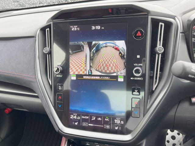 【フロント&サイド&バックカメラ】ドライバーから見にくい死角部分を映像で確認できる前方と左側面にカメラを装着。見通しがきかない場所や住宅密集地などを運転することが多い人におすすめの安心装備です。