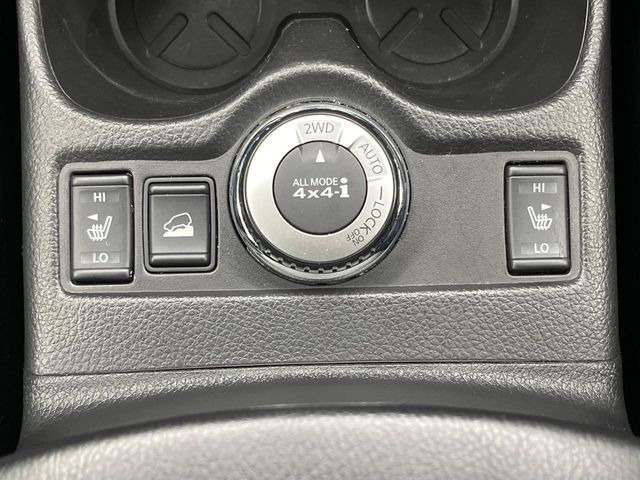 【シートヒーター】寒い日に重宝するシートヒーター!エアコンより早く温まってくれるので寒がりの人も安心ですね♪エアコンの温風は乾燥するから苦手、という方にもをおすすめです。