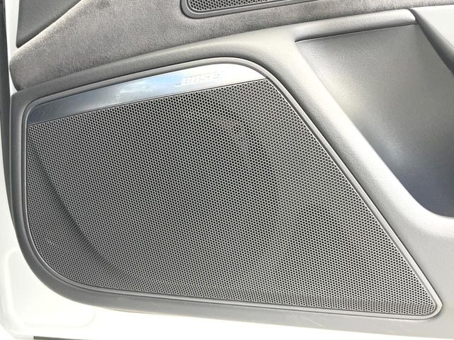 ��BOSE�T���E���h�V�X�e��:���f�����ɍœK�Ȓ������{���ꂽ�A�l�C�̃T�E���h�V�X�e���ł��B�ʏ�̃X�s�[�J�[�Ɣ�r���Ă����̍L���肪�������܂��B���񂲗��X�̏ゲ�̊����������B