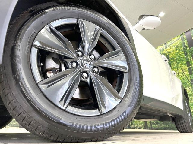 �y����17�C���`�A���~�z�C�[���z�O�ςɃ}�b�`���������A���~�z�C�[���𑕒����Ă���܂��B�e��ЊO�A���~�z�C�[����A�X�^�b�h���X�^�C�����戵�����Ă���܂��B���񂲑��k����������