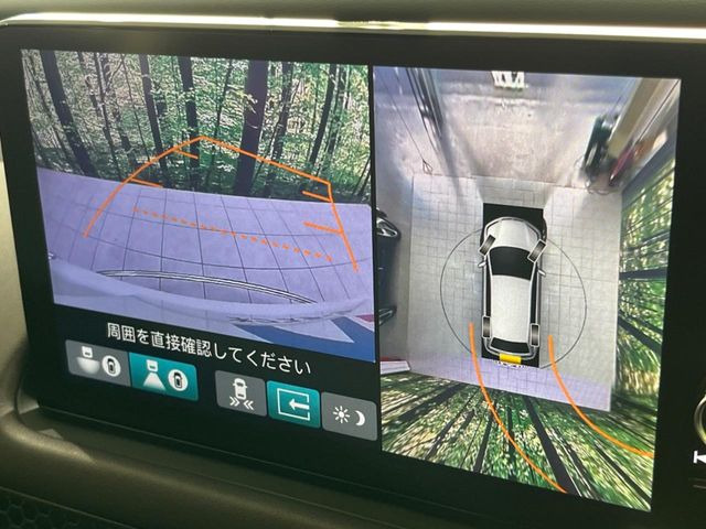 【マルチビューカメラシステム】専用のカメラにより、上から見下ろしたような視点で360度クルマの周囲を確認することができます☆死角部分も確認しやすく、狭い場所での切り返しや駐車もスムーズに行えます。