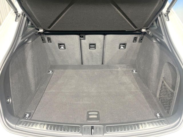 ●トランクルーム:趣味が広がる収容スペース!これだけの広さがあればお買い物やレジャーなどにも最適です!使用感も少なくきれいな状態を維持しております。