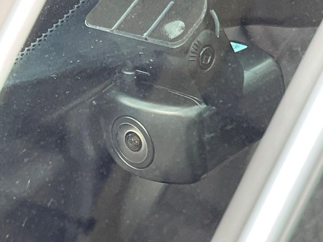 【ドライブレコーダー】ドライブレコーダー装備!走行中はもちろん、あおり運転や事故に遭遇した際、映像で記録し、万一のリスクに備えます。※記録用SDカードはお客様ご自身でご準備いただく必要があります。