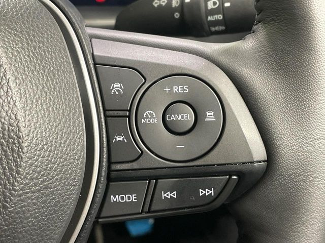 【レーダークルーズコントロール】高速道路での長距離走行が楽に!!自動で速度を保つクルーズコントロールが、衝突軽減システムと連携し、前方の車両を感知して車間を保つように速度調節してくれます!!