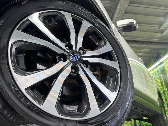 �y����18�C���`�A���~�z�C�[���z�O�ςɃ}�b�`���������A���~�z�C�[���𑕒����Ă���܂��B�e��ЊO�A���~�z�C�[����A�X�^�b�h���X�^�C�����戵�����Ă���܂��B���񂲑��k����������