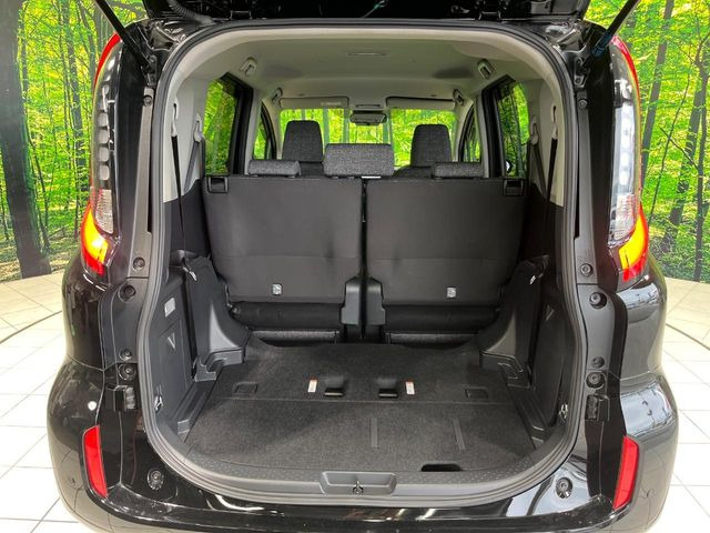 普段のお買い物や通勤、送迎等に十分な荷室スペースを確保しております。セカンドシートを倒すと、大きな荷物の積載も可能です♪