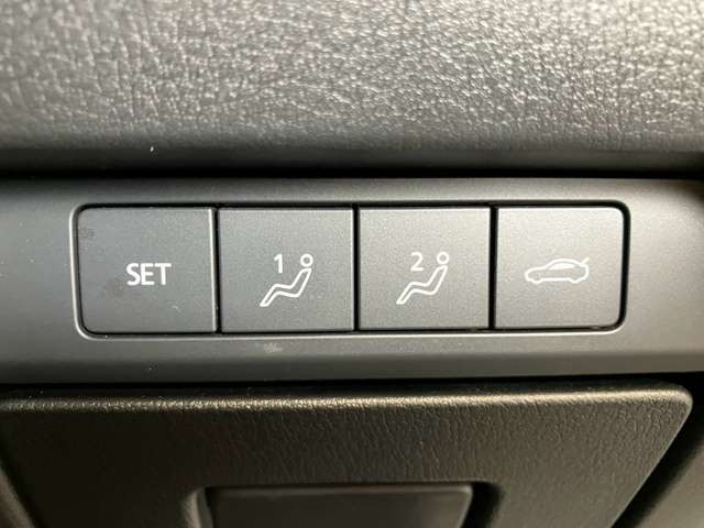 【運転席ポジションメモリー付パワーシート】ワンタッチで記憶させていたシートの前後・リクライニングはもちろんシートリフターも備えます☆快適なドライブをお楽しみ下さい♪
