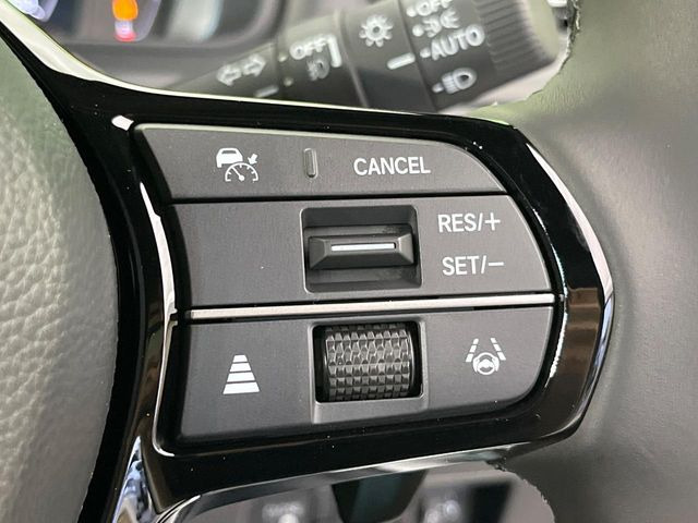 【アダプティブクルーズコントロール】高速道路での長距離走行が楽に!!自動で速度を保つクルーズコントロールが、衝突軽減システムと連携し、前方の車両を感知して車間を保つように速度調節してくれます!!