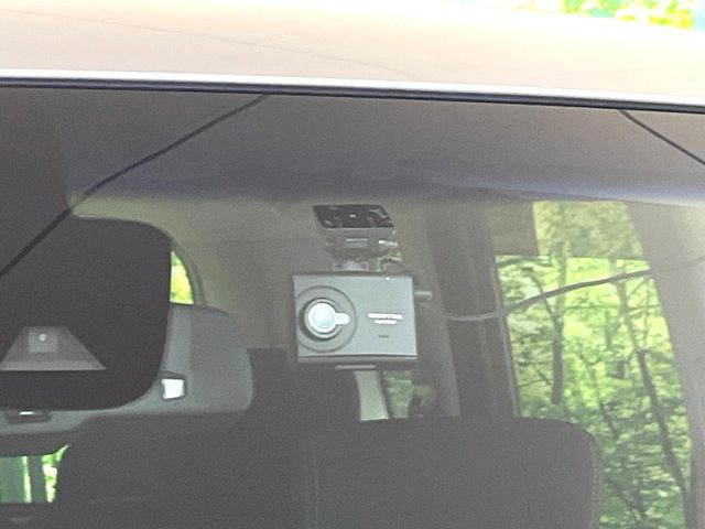 【ドライブレコーダー】ドライブレコーダー装備!走行中はもちろん、あおり運転や事故に遭遇した際、映像で記録し、万一のリスクに備えます。※記録用SDカードはお客様ご自身でご準備いただく必要があります。