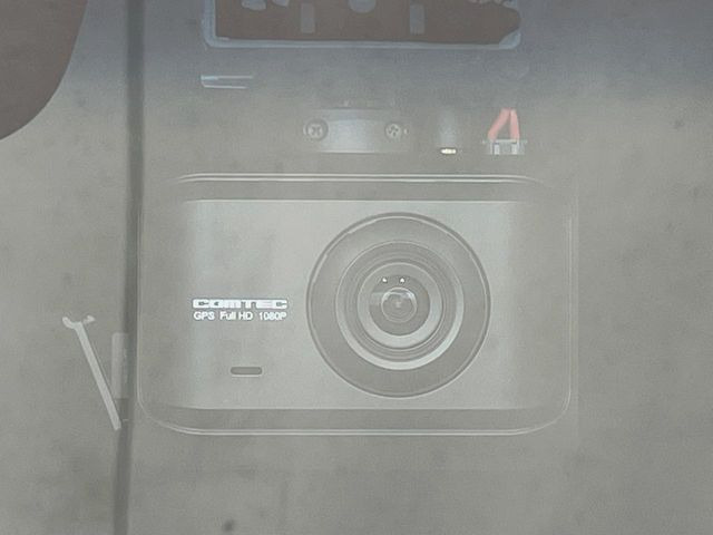 【ドライブレコーダー】ドライブレコーダー装備!走行中はもちろん、あおり運転や事故に遭遇した際、映像で記録し、万一のリスクに備えます。※記録用SDカードはお客様ご自身でご準備いただく必要があります。