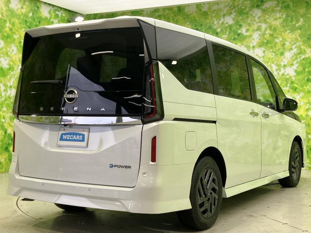 セレナ1.4 e-POWER ハイウェイスターV