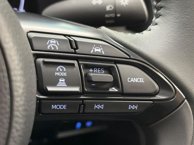 【レーダークルーズコントロール】高速道路での長距離走行が楽に!!自動で速度を保つクルーズコントロールが、衝突軽減システムと連携し、前方の車両を感知して車間を保つように速度調節してくれます!!