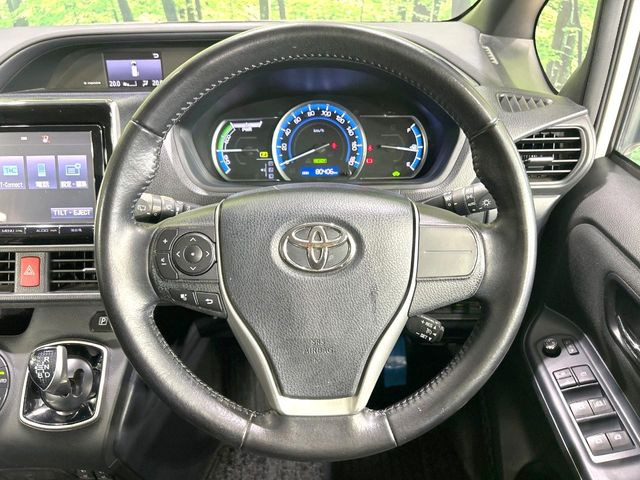 【クルーズコントロール】高速道路もラクラク走行。アクセルを離しても一定速度で走行ができ、長距離運転時の負担を軽減!加速・減速も簡単なスイッチ操作で調整できます。
