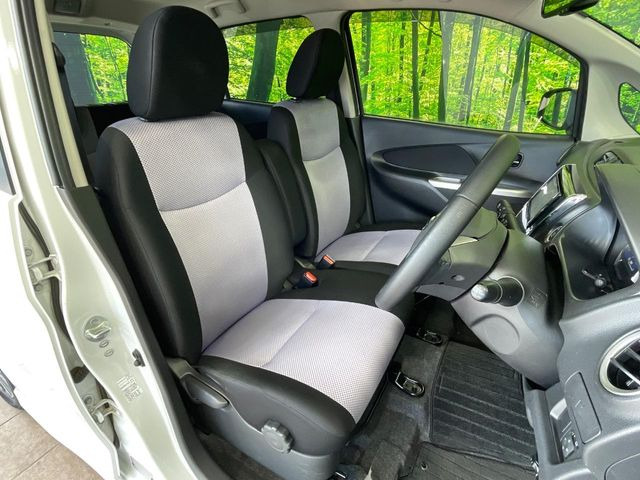 運転席シート廻りは使用感も少なく、良好な状態となっています。丁寧に使われていたことがよくわかりますね。