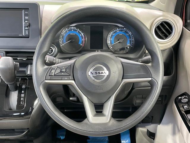 【ステアリングスイッチ】運転中、前方から目線をそらすことなく、オーディオ等の操作が可能な便利機能!安心&快適なドライブを演出してくれます♪