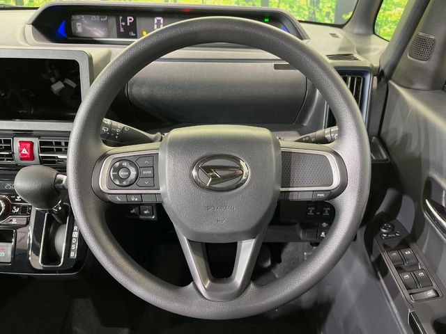 インテリアに合わせたデザインのステアリングは、運転される方のことも考え、運転しやすい形状、大きさです。是非一度、実際に触ってお確かめください。