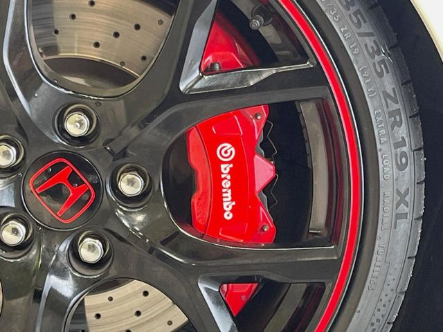 【ブレンボ製キャリパー】ハイパワー車両には強力なブレーキが必須!世界のスーパーカーにも採用されるイタリアの高級メーカー「ブレンボ」を装着!色鮮やかなキャリパーがスポーティな印象を引き立てます♪