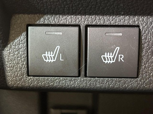 【シートヒーター】寒い日に重宝するシートヒーター!エアコンより早く温まってくれるので寒がりの人も安心ですね♪エアコンの温風は乾燥するから苦手、という方にもをおすすめです。