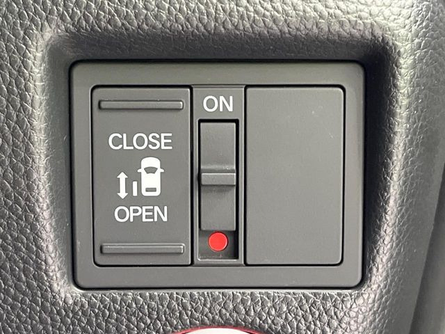 【パワースライドドア】スマートキーや運転席のスイッチでスライドドアの開閉が可能♪電動だから力を入れてドアを開ける必要が無く、小さいお子様でも、重い荷物を持っている時もラクに開け閉めできます♪