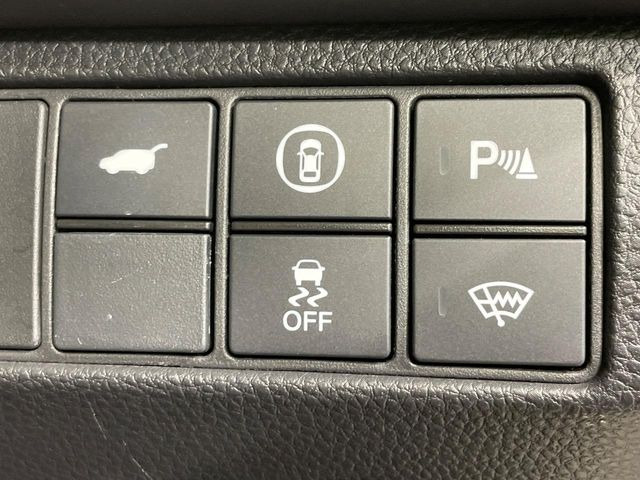 【パワーバックドア】スマートキーや運転席のボタンを押すだけでリアゲートが自動で開閉します!荷物を持っている時や、高い位置にあるバックドアを閉める際に便利な機能です♪