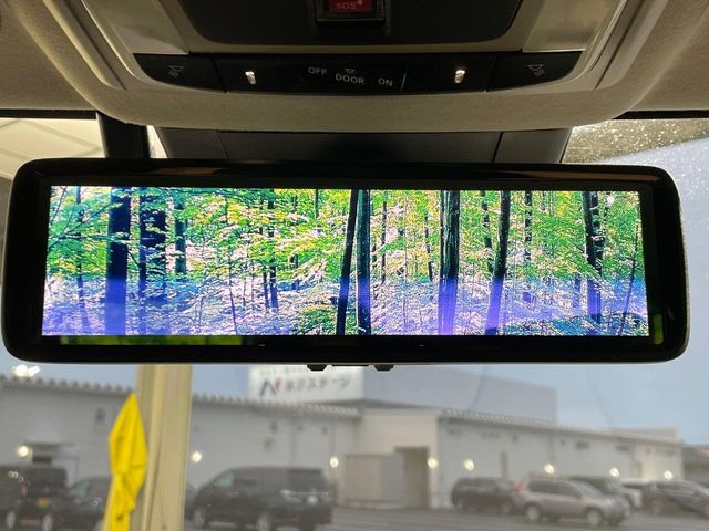 【アドバンスドルームミラー】後席の大きな荷物や同乗者で後方が確認しづらい時でも安心!カメラが撮影した車両後方の映像をルームミラー内に表示。クリアな視界で状況の確認が可能です!
