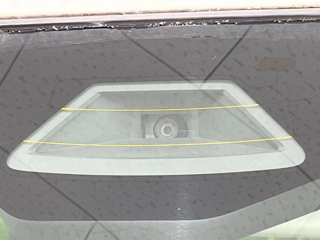 【スズキ セーフティサポート】走行中に前方の車両等を認識し、衝突しそうな時は警報とブレーキで衝突回避と被害軽減をアシスト。より安全にドライブをお楽しみいただけます。