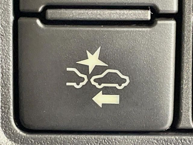 【トヨタセーフティセンス】走行中に前方の車両等を認識し、衝突しそうな時は警報とブレーキで衝突回避と被害軽減をアシスト。より安全にドライブをお楽しみいただけます。