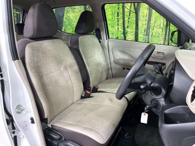 運転席シート廻りは使用感も少なく、良好な状態となっています。丁寧に使われていたことがよくわかりますね。