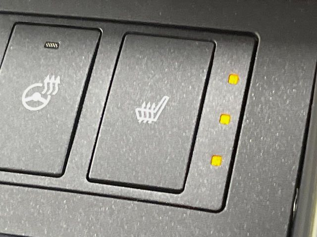 【シートヒーター】寒い日に重宝するシートヒーター!エアコンより早く温まってくれるので寒がりの人も安心ですね♪エアコンの温風は乾燥するから苦手、という方にもをおすすめです。