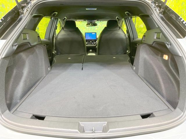 積み下ろしのしやすいデッキにはたっぷりと荷物を積み込んでいただけます。遊びから仕事まで、様々なシーンで頼れます♪
