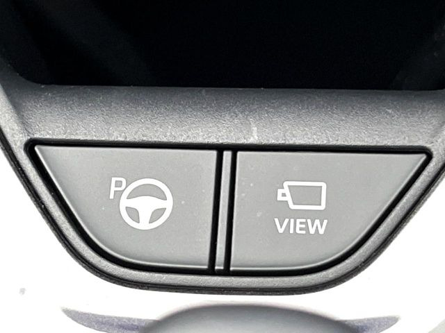 【駐車支援システム】駐車スペースを検知し、スムーズな駐車をアシスト。狭いスペースへの駐車など、駐車に自信の無い方におすすめの機能です♪