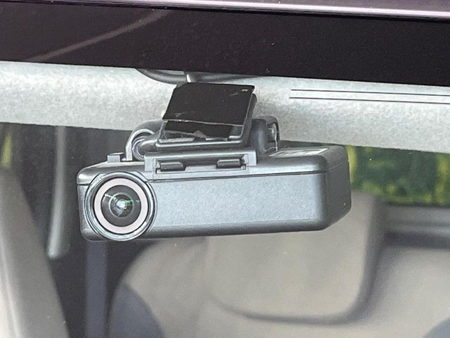 【ドライブレコーダー】ドライブレコーダー装備!走行中はもちろん、あおり運転や事故に遭遇した際、映像で記録し、万一のリスクに備えます。※記録用SDカードはお客様ご自身でご準備いただく必要があります。