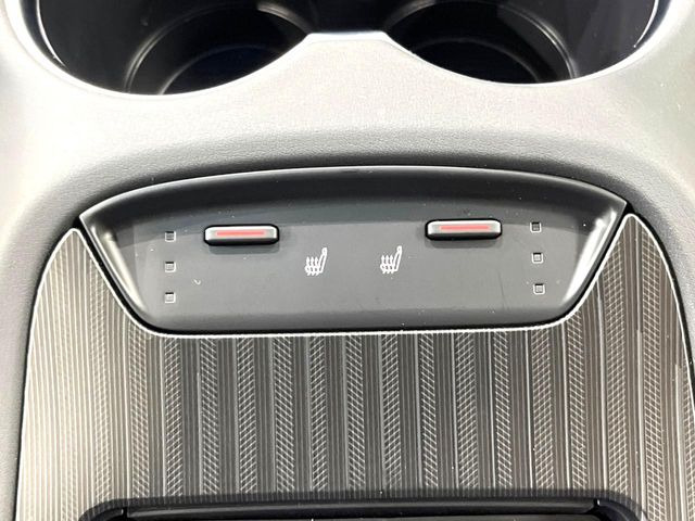 【シートヒーター】寒い日に重宝するシートヒーター!エアコンより早く温まってくれるので寒がりの人も安心ですね♪エアコンの温風は乾燥するから苦手、という方にもをおすすめです。