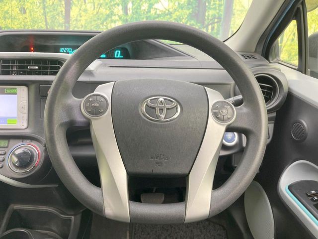 インテリアに合わせたデザインのステアリングは、運転される方のことも考え、運転しやすい形状、大きさです。是非一度、実際に触ってお確かめください。