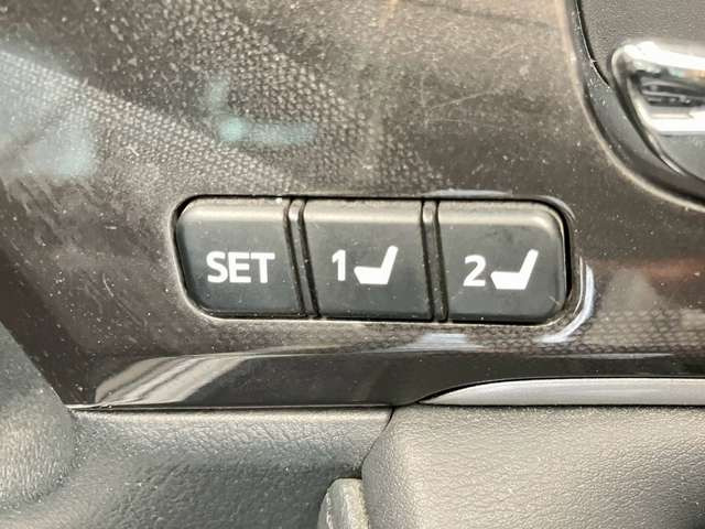 【運転席ポジションメモリー付パワーシート】ワンタッチで記憶させていたシートの前後・リクライニングはもちろんシートリフターも備えます☆快適なドライブをお楽しみ下さい♪