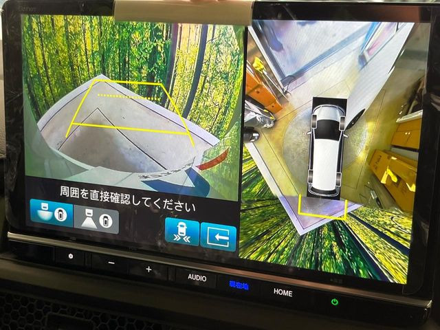 【マルチビューカメラシステム】専用のカメラにより、上から見下ろしたような視点で360度クルマの周囲を確認することができます☆死角部分も確認しやすく、狭い場所での切り返しや駐車もスムーズに行えます。