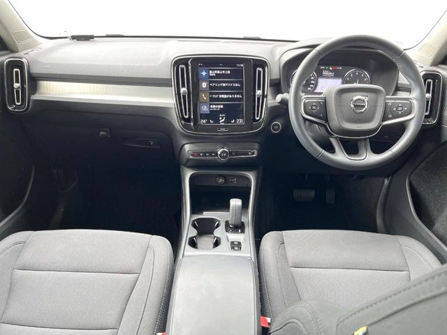 XC40B4 モメンタム