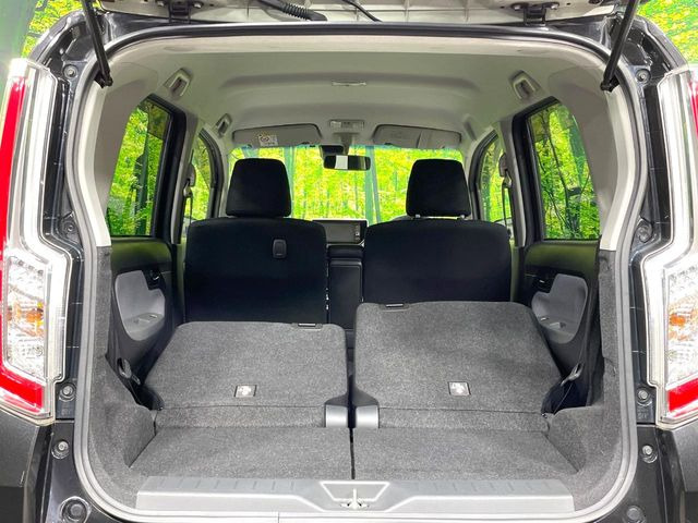 普段のお買い物や通勤、送迎等に十分な荷室スペースを確保しております。セカンドシートを倒すと、大きな荷物の積載も可能です♪