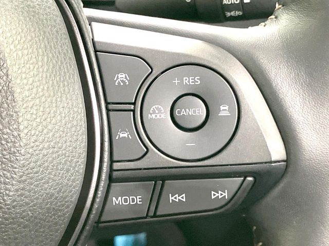 【レーダークルーズコントロール】高速道路での長距離走行が楽に!!自動で速度を保つクルーズコントロールが、衝突軽減システムと連携し、前方の車両を感知して車間を保つように速度調節してくれます!!