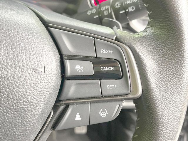 【アダプティブクルーズコントロール】高速道路での長距離走行が楽に!!自動で速度を保つクルーズコントロールが、衝突軽減システムと連携し、前方の車両を感知して車間を保つように速度調節してくれます!!