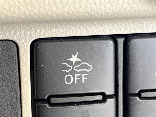 【スマートアシスト】走行中に前方の車両等を認識し、衝突しそうな時は警報とブレーキで衝突回避と被害軽減をアシスト。より安全にドライブをお楽しみいただけます。