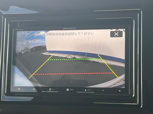 【バックカメラ】駐車時に後方がリアルタイム映像で確認できます。大型商業施設や立体駐車場での駐車時や、夜間のバック時に大活躍!運転スキルに関わらず、今や必須となった装備のひとつです!
