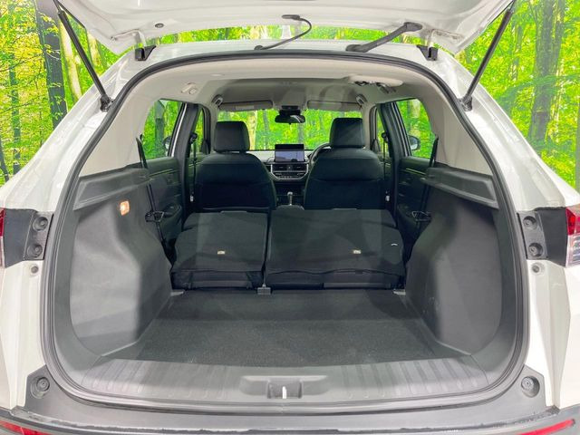普段のお買い物や通勤、送迎等に十分な荷室スペースを確保しております。セカンドシートを倒すと、大きな荷物の積載も可能です♪