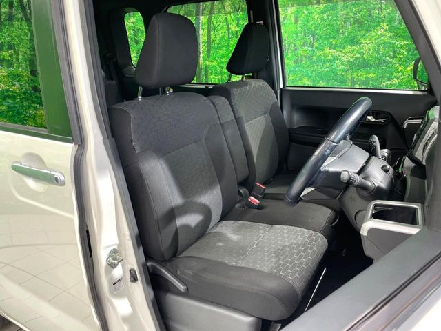 運転席シート廻りは使用感も少なく、良好な状態となっています。丁寧に使われていたことがよくわかりますね。