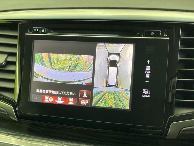 【マルチビューカメラシステム】専用のカメラにより、上から見下ろしたような視点で360度クルマの周囲を確認することができます☆死角部分も確認しやすく、狭い場所での切り返しや駐車もスムーズに行えます。